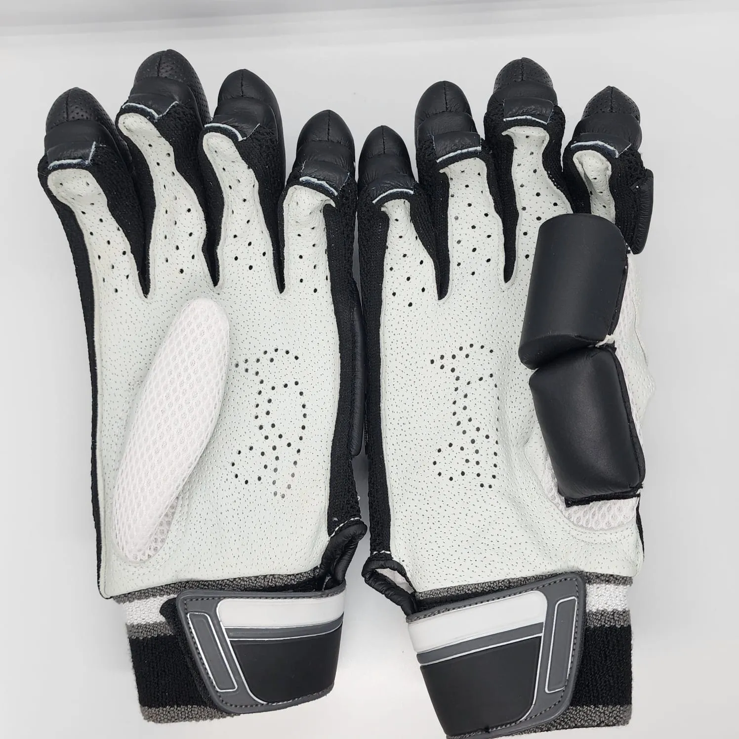 Kookaburra Batting Gloves, Pro Cricket Batting Gloves, White-Black, Adult RH